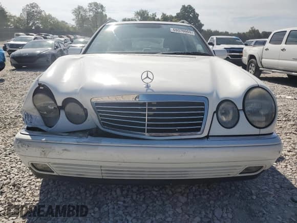 ✅ 1999 Mercedes-Benz E 320 • VIN: WDBJH65F1XA811693 • Lot: 69370604. Listed on Copart with 128,876 mi. Free auction sales archive from the USA and detailed vehicle history report at DreamBid. Image 5.