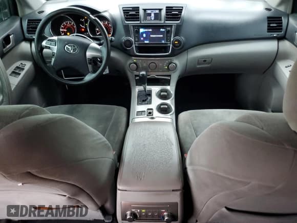 ✅ 2013 Toyota Highlander SE • VIN: 5TDZK3EH5DS116699 • Лот: 86159095. Опубликован ранее на Copart с пробегом 264 256 миль. Бесплатный доступ к архиву аукционных продаж из США и подробный отчёт об истории автомобиля на DreamBid. Изображение 8.