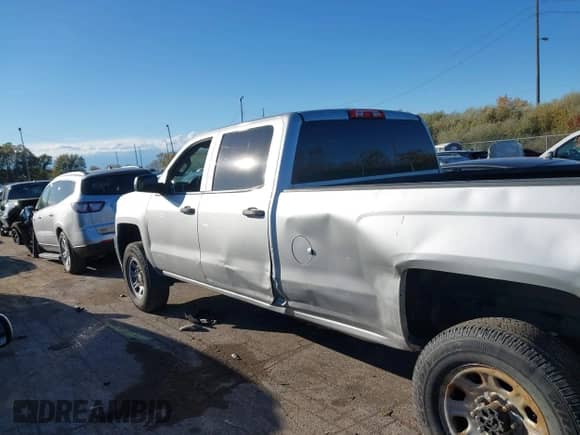 2015 Chevrolet Silverado 2500HD LT с VIN 1GC1KVEG7FF170119, выставлен на аукционе IAAI как лот 43331947 с пробегом 214 573 миль миль и . История ставок и продаж доступна на DreamBid. Изображение 14.
