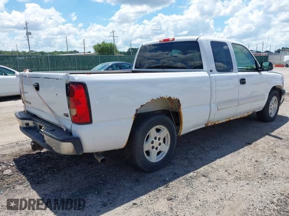 2006 Chevrolet Silverado 1500 LT2 z VIN 2GCEC19T361120100, wystawiony jako IAAI lot #42637048 z przebiegiem 267 392 mil mil oraz . Historia ofert i sprzedaży dostępna na DreamBid. Obrazek 4.