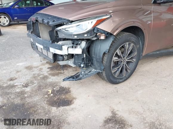 ✅ 2018 Infiniti QX30 Premium • VIN: SJKCH5CR9JA045623 • Lot: 43009819. Wystawiony na IAAI z przebiegiem 132 131 mil. Bezpłatny archiwum sprzedaży aukcyjnych z USA i szczegółowy raport historii pojazdu na DreamBid. Zdjęcie 18.
