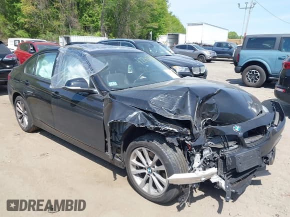 ✅ 2018 BMW 3 Series 320i xDrive • VIN: WBA8A3C5XJA505576 • Лот: 42248730. Опубликован ранее на IAAI с пробегом Не указан. Бесплатный доступ к архиву аукционных продаж из США и подробный отчёт об истории автомобиля на DreamBid. Изображение 1.