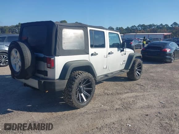 ✅ 2008 Jeep Wrangler Unlimited X • VIN: 1J4GA391X8L542610 • Lot: 43783217. Listed on IAAI with 203,955 mi. Free auction sales archive from the USA and detailed vehicle history report at DreamBid. Image 4.