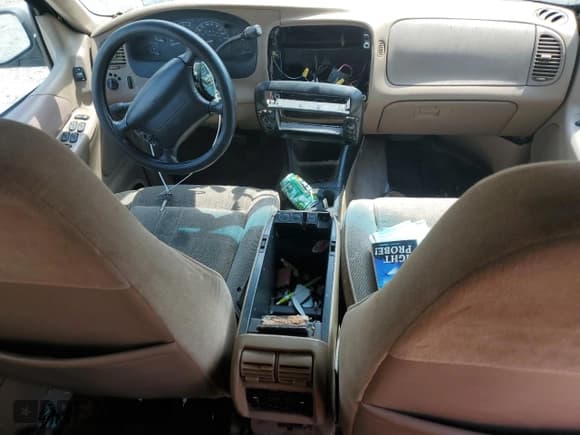 ✅ 1997 Ford Explorer XL • VIN: 1FMDU34X6VUA81998 • Lot: 58025865. Listed on Copart with 155,438 mi. Free auction sales archive from the USA and detailed vehicle history report at DreamBid. Image 8.