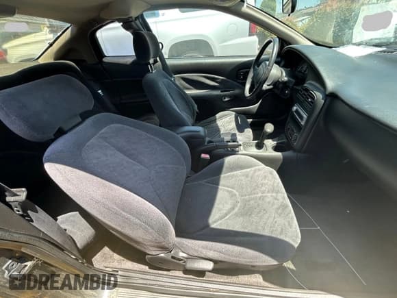 ✅ 2001 Saturn SC • VIN: 1G8ZY12771Z105142 • Лот: 67220545. Опубликован ранее на Copart с пробегом 166 396 миль. Бесплатный доступ к архиву аукционных продаж из США и подробный отчёт об истории автомобиля на DreamBid. Изображение 5.