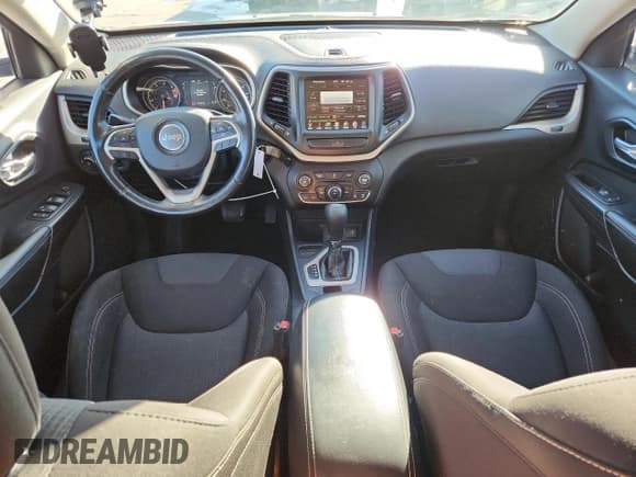 ✅ 2016 Jeep Cherokee Latitude • VIN: 1C4PJLCBXGW297649 • Лот: 86712135. Опубликован ранее на Copart с пробегом 100 586 миль. Бесплатный доступ к архиву аукционных продаж из США и подробный отчёт об истории автомобиля на DreamBid. Изображение 8.