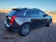 ✅ 2016 Cadillac SRX Luxury Collection • VIN: 3GYFNBE37GS512751 • Lot: 89899395. Wystawiony na Copart z przebiegiem 128 783 mil. Bezpłatny archiwum sprzedaży aukcyjnych z USA i szczegółowy raport historii pojazdu na DreamBid. Zdjęcie 3.