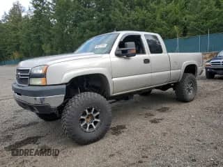 ✅ 2005 Chevrolet Silverado 1500 LS • VIN: 1GCEC19VX5Z326585 • Lot: 86321955. Listed on Copart with 215,542 mi. Free auction sales archive from the USA and detailed vehicle history report at DreamBid. Image 1.