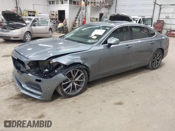 ✅ 2018 Volvo S90 Momentum • VIN: LVY992MK4JP004803 • Лот: 43537065. Опубликован ранее на IAAI с пробегом 119 276 миль. Бесплатный доступ к архиву аукционных продаж из США и подробный отчёт об истории автомобиля на DreamBid. Изображение 2.