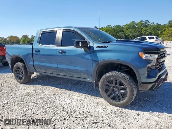 ✅ 2024 Chevrolet Silverado 1500 LT Trail Boss • VIN: 3GCUDFED0RG221448 • Lot: 90866555. Wystawiony na Copart z przebiegiem 61 877 mil. Bezpłatny archiwum sprzedaży aukcyjnych z USA i szczegółowy raport historii pojazdu na DreamBid. Zdjęcie 4.