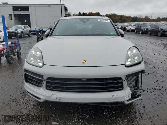 ✅ 2022 Porsche Cayenne • VIN: WP1AA2AY1NDA02355 • Lot: 90100845. Listed on Copart with 47,889 mi. Free auction sales archive from the USA and detailed vehicle history report at DreamBid. Image 5.