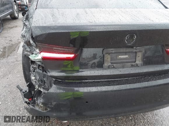 ✅ 2020 BMW 3 Series 330i • VIN: 3MW5R1J05L8B29231 • Lot: 43732694. Wystawiony na IAAI z przebiegiem 59 318 mil. Bezpłatny archiwum sprzedaży aukcyjnych z USA i szczegółowy raport historii pojazdu na DreamBid. Zdjęcie 20.