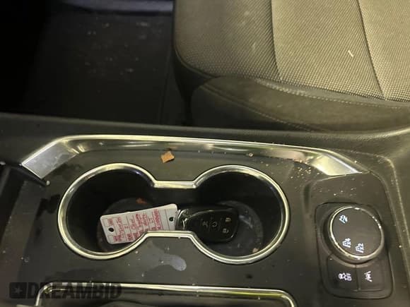 ✅ 2021 Chevrolet Traverse LT Cloth • VIN: 1GNEVGKWXMJ158581 • Lot: 42147038. Wystawiony na IAAI z przebiegiem 131 571 mil. Bezpłatny archiwum sprzedaży aukcyjnych z USA i szczegółowy raport historii pojazdu na DreamBid. Zdjęcie 1.