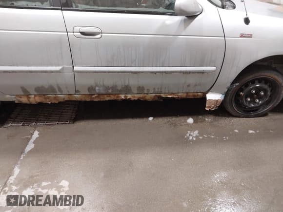 ✅ 2004 Nissan Sentra • VIN: 3N1CB51D84L920766 • Lot: 43629246. Wystawiony na IAAI z przebiegiem 158 893 mil. Bezpłatny archiwum sprzedaży aukcyjnych z USA i szczegółowy raport historii pojazdu na DreamBid. Zdjęcie 6.
