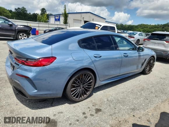 ✅ 2022 BMW 8 Series M850i • VIN: WBAGV8C05NCH25206 • Lot: 65091315. Wystawiony na Copart z przebiegiem 30 540 mil. Bezpłatny archiwum sprzedaży aukcyjnych z USA i szczegółowy raport historii pojazdu na DreamBid. Zdjęcie 3.