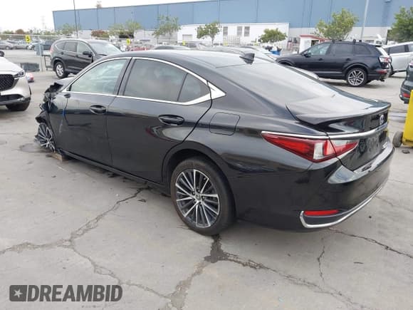 ✅ 2022 Lexus ES 300h • VIN: 58ADA1C12NU013605 • Lot: 43685343. Listed on IAAI with 55,344 mi. Free auction sales archive from the USA and detailed vehicle history report at DreamBid. Image 3.