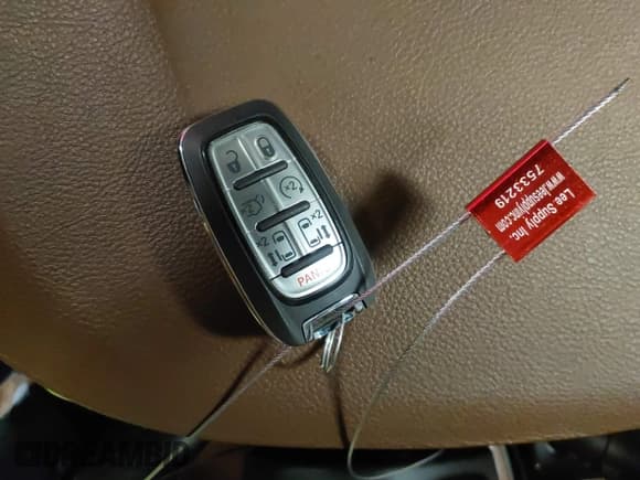 ✅ 2020 Chrysler Pacifica Hybrid Limited • VIN: 2C4RC1N75LR105539 • Лот: 42693774. Опубликован ранее на IAAI с пробегом 97 310 миль. Бесплатный доступ к архиву аукционных продаж из США и подробный отчёт об истории автомобиля на DreamBid. Изображение 11.