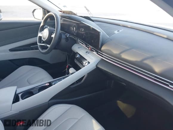 ✅ 2025 Hyundai Elantra Limited • VIN: KMHLP4DG1SU027738 • Lot: 43643629. Wystawiony na IAAI z przebiegiem 9 854 mil. Bezpłatny archiwum sprzedaży aukcyjnych z USA i szczegółowy raport historii pojazdu na DreamBid. Zdjęcie 5.