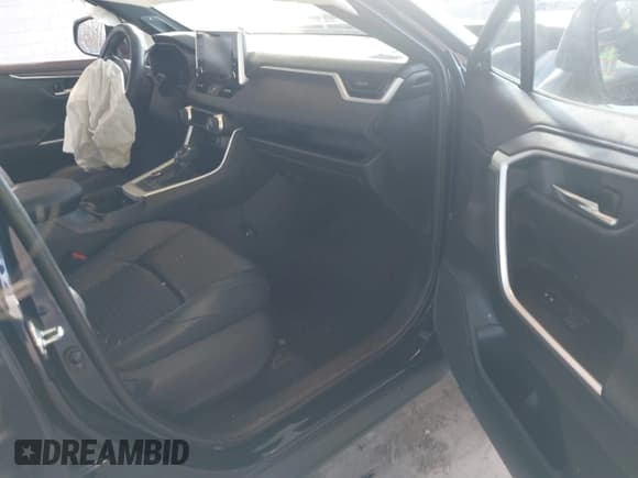 ✅ 2021 Toyota RAV4 Hybrid XSE • VIN: 2T3E6RFV7MW015687 • Lot: 41525806. Listed on IAAI with 39,505 mi. Free auction sales archive from the USA and detailed vehicle history report at DreamBid. Image 5.