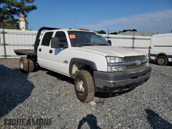 ✅ 2003 Chevrolet Silverado 1500 • VIN: 1GBJC33103F175582 • Lot: 71236915. Wystawiony na Copart z przebiegiem 145 088 mil. Bezpłatny archiwum sprzedaży aukcyjnych z USA i szczegółowy raport historii pojazdu na DreamBid. Zdjęcie 4.