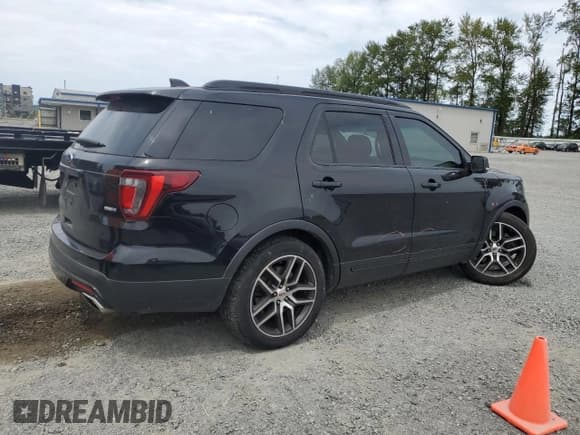 ✅ 2016 Ford Explorer Sport • VIN: 1FM5K8GT0GGC66324 • Lot: 61000015. Wystawiony na Copart z przebiegiem 133 919 mil. Bezpłatny archiwum sprzedaży aukcyjnych z USA i szczegółowy raport historii pojazdu na DreamBid. Zdjęcie 3.
