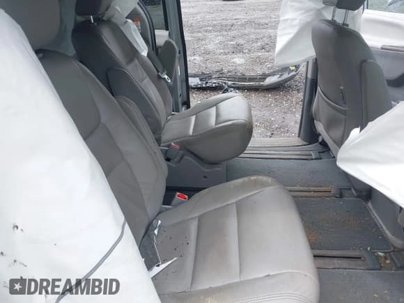 ✅ 2019 Toyota Sienna XLE • VIN: 5TDDZ3DC9KS226549 • Lot: 42143353. Listed on IAAI with 41,694 mi. Free auction sales archive from the USA and detailed vehicle history report at DreamBid. Image 8.