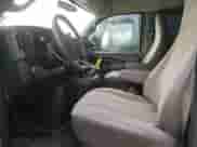 2017 Chevrolet Express Passenger LT с VIN 1GAZGPFFXH1281424, выставлен на аукционе Copart как лот 43354815 с пробегом 110 227 миль миль и Списание • Salvage title. История ставок и продаж доступна на DreamBid. Изображение 7.