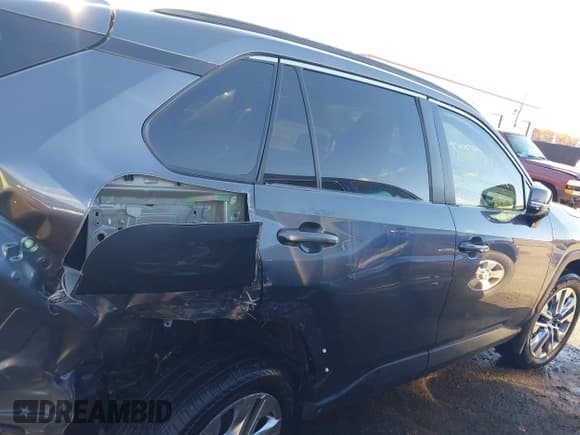 ✅ 2024 Toyota RAV4 XLE Premium • VIN: 2T3A1RFV2RC488449 • Lot: 43542869. Wystawiony na IAAI z przebiegiem 36 526 mil. Bezpłatny archiwum sprzedaży aukcyjnych z USA i szczegółowy raport historii pojazdu na DreamBid. Zdjęcie 14.