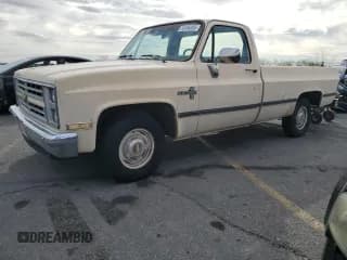 ✅ 1985 Chevrolet Silverado 1500 • VIN: 1GCDC14N7FJ136150 • Лот: 50466695. Опубликован ранее на Copart с пробегом 24 457 миль. Бесплатный доступ к архиву аукционных продаж из США и подробный отчёт об истории автомобиля на DreamBid. Изображение 1.