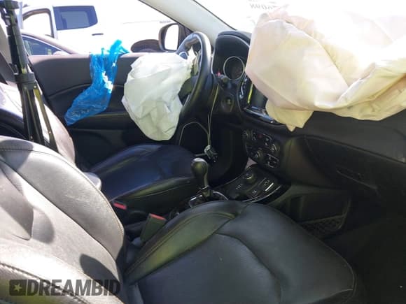 ✅ 2018 Jeep Compass Limited • VIN: 3C4NJDCB4JT340991 • Lot: 41776098. Wystawiony na IAAI z przebiegiem Nie podano. Bezpłatny archiwum sprzedaży aukcyjnych z USA i szczegółowy raport historii pojazdu na DreamBid. Zdjęcie 5.