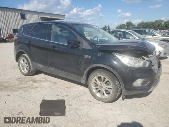 ✅ 2017 Ford Escape SE • VIN: 1FMCU9G91HUD44706 • Lot: 69812975. Wystawiony na Copart z przebiegiem 135 643 mil. Bezpłatny archiwum sprzedaży aukcyjnych z USA i szczegółowy raport historii pojazdu na DreamBid. Zdjęcie 4.