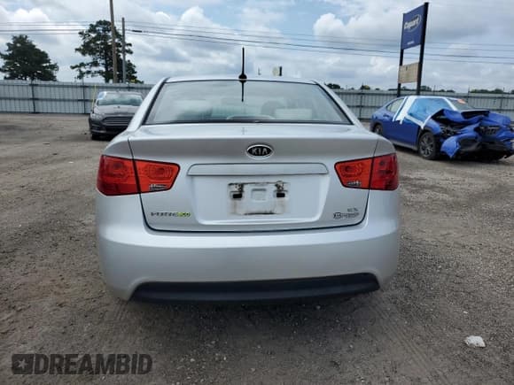 ✅ 2013 Kia Forte EX • VIN: KNAFU4A28D5737975 • Lot: 69840835. Wystawiony na Copart z przebiegiem 174 578 mil. Bezpłatny archiwum sprzedaży aukcyjnych z USA i szczegółowy raport historii pojazdu na DreamBid. Zdjęcie 6.