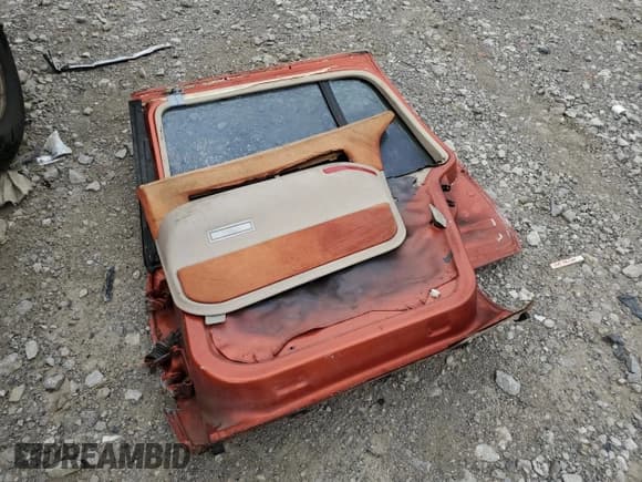 ✅ 1995 Cadillac Fleetwood • VIN: 1G6DW52P0SR700223 • Lot: 64653214. Wystawiony na Copart z przebiegiem Nie podano. Bezpłatny archiwum sprzedaży aukcyjnych z USA i szczegółowy raport historii pojazdu na DreamBid. Zdjęcie 12.