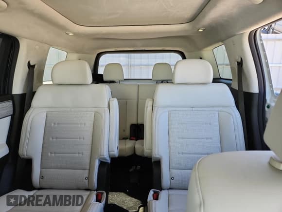 ✅ 2025 Hyundai Santa Fe Calligraphy • VIN: 5NMP5DG11SH051290 • Lot: 84210365. Listed on Copart with 4,533 mi. Free auction sales archive from the USA and detailed vehicle history report at DreamBid. Image 10.