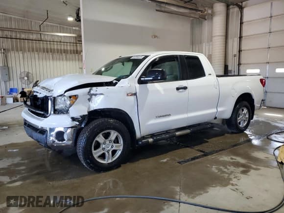 ✅ 2010 Toyota Tundra • VIN: 5TFUY5F18AX104431 • Lot: 91399325. Listed on Copart with 75,641 mi. Free auction sales archive from the USA and detailed vehicle history report at DreamBid. Image 1.