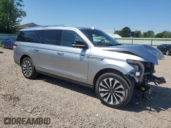 ✅ 2024 Lincoln Navigator Reserve • VIN: 5LMJJ3LGXREL15604 • Lot: 62642545. Listed on Copart with 8,127 mi. Free auction sales archive from the USA and detailed vehicle history report at DreamBid. Image 4.