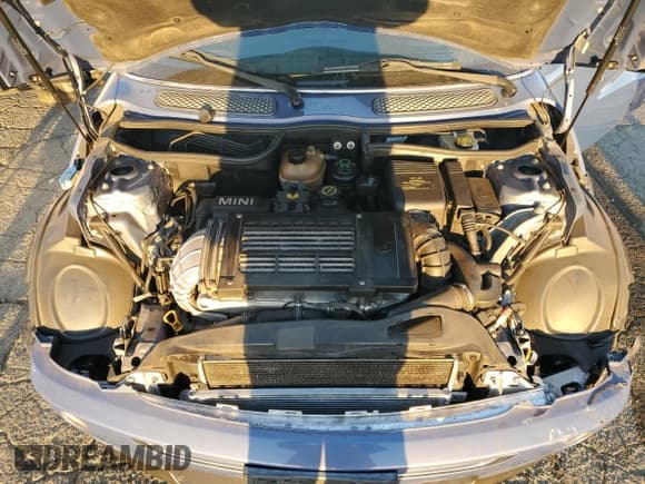 ✅ 2006 MINI Convertible S • VIN: WMWRH33556TK56955 • Lot: 70294844. Wystawiony na Copart z przebiegiem Nie podano. Bezpłatny archiwum sprzedaży aukcyjnych z USA i szczegółowy raport historii pojazdu na DreamBid. Zdjęcie 11.