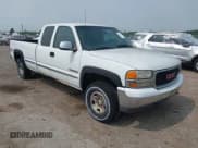 ✅ 2000 GMC Sierra 2500 SLE • VIN: 1GTGK29UXYE377945 • Лот: 42492456. Опубликован ранее на IAAI с пробегом 174 104 миль. Бесплатный доступ к архиву аукционных продаж из США и подробный отчёт об истории автомобиля на DreamBid. Изображение 1.