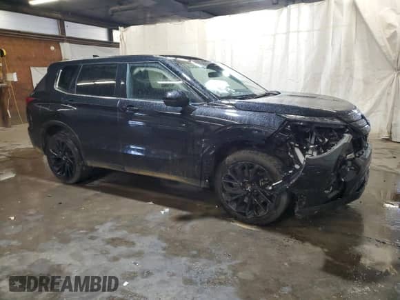 2024 Mitsubishi Outlander SE with VIN JA4J4VA85RZ022041, listed as a Copart auction lot 83847735 with 23,114 mi miles and Salvage title. Bid and sale history available at DreamBid. Image 4.