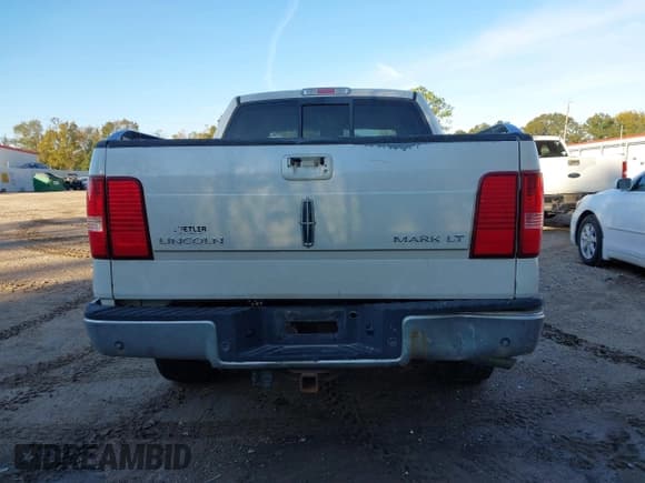 ✅ 2006 Lincoln Mark LT • VIN: 5LTPW16566FJ20877 • Lot: 41031075. Listed on IAAI with 256,635 mi. Free auction sales archive from the USA and detailed vehicle history report at DreamBid. Image 16.