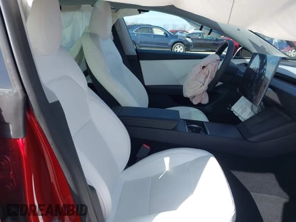 ✅ 2024 Tesla Model 3 • VIN: 5YJ3E1EA4RF858852 • Lot: 41879525. Wystawiony na IAAI z przebiegiem 7 617 mil. Bezpłatny archiwum sprzedaży aukcyjnych z USA i szczegółowy raport historii pojazdu na DreamBid. Zdjęcie 5.