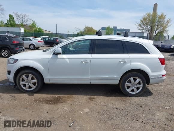 ✅ 2015 Audi Q7 Premium Plus • VIN: WA1LGAFE8FD017092 • Lot: 42073593. Listed on IAAI with 105,593 mi. Free auction sales archive from the USA and detailed vehicle history report at DreamBid. Image 14.