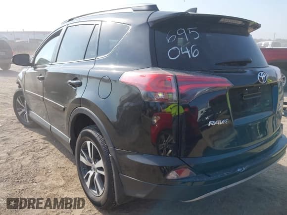 ✅ 2017 Toyota RAV4 XLE • VIN: 2T3RFREV5HW681164 • Лот: 43199269. Опубликован ранее на IAAI с пробегом 83 839 миль. Бесплатный доступ к архиву аукционных продаж из США и подробный отчёт об истории автомобиля на DreamBid. Изображение 3.