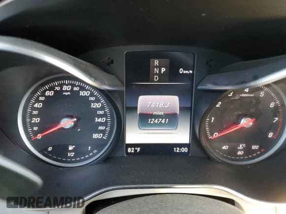 ✅ 2017 Mercedes-Benz GLC 300 • VIN: WDC0G4JB5HF176760 • Lot: 55170245. Listed on Copart with 124,741 mi. Free auction sales archive from the USA and detailed vehicle history report at DreamBid. Image 9.