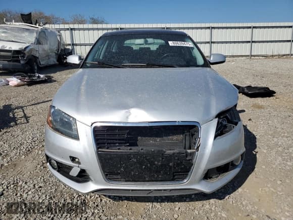 ✅ 2011 Audi A3 Premium Plus • VIN: WAUKJAFM0BA010236 • Lot: 80639475. Wystawiony na Copart z przebiegiem 163 934 mil. Bezpłatny archiwum sprzedaży aukcyjnych z USA i szczegółowy raport historii pojazdu na DreamBid. Zdjęcie 5.