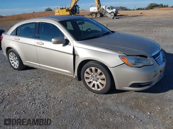 ✅ 2013 Chrysler 200 LX • VIN: 1C3CCBAB2DN735656 • Lot: 43642255. Listed on IAAI with 231,166 mi. Free auction sales archive from the USA and detailed vehicle history report at DreamBid. Image 1.