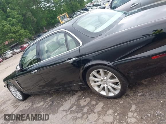 ✅ 2008 Jaguar XJ Vanden Plas • VIN: SAJWA82B98SH20325 • Лот: 42171765. Опубликован ранее на IAAI с пробегом 73 317 миль. Бесплатный доступ к архиву аукционных продаж из США и подробный отчёт об истории автомобиля на DreamBid. Изображение 14.