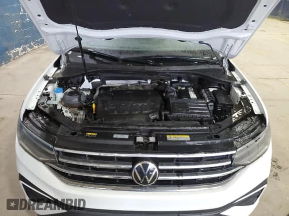 ✅ 2024 Volkswagen Tiguan SE • VIN: 3VV3B7AX0RM042806 • Лот: 93045705. Опубликован ранее на Copart с пробегом 16 621 миль. Бесплатный доступ к архиву аукционных продаж из США и подробный отчёт об истории автомобиля на DreamBid. Изображение 12.