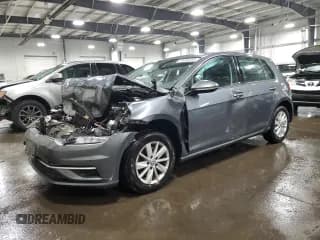 ✅ 2018 Volkswagen Golf S • VIN: 3VWB17AU4JM280503 • Lot: 49494655. Wystawiony na Copart z przebiegiem 92 433 mil. Bezpłatny archiwum sprzedaży aukcyjnych z USA i szczegółowy raport historii pojazdu na DreamBid. Zdjęcie 1.