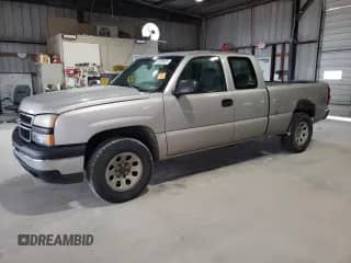 2006 Chevrolet Silverado 1500 LT1 z VIN 1GCEK19V96Z201517, wystawiony jako Copart lot #63828605 z przebiegiem 382 779 mil mil oraz Czysty tytuł • Clean title. Historia ofert i sprzedaży dostępna na DreamBid. Obrazek 1.